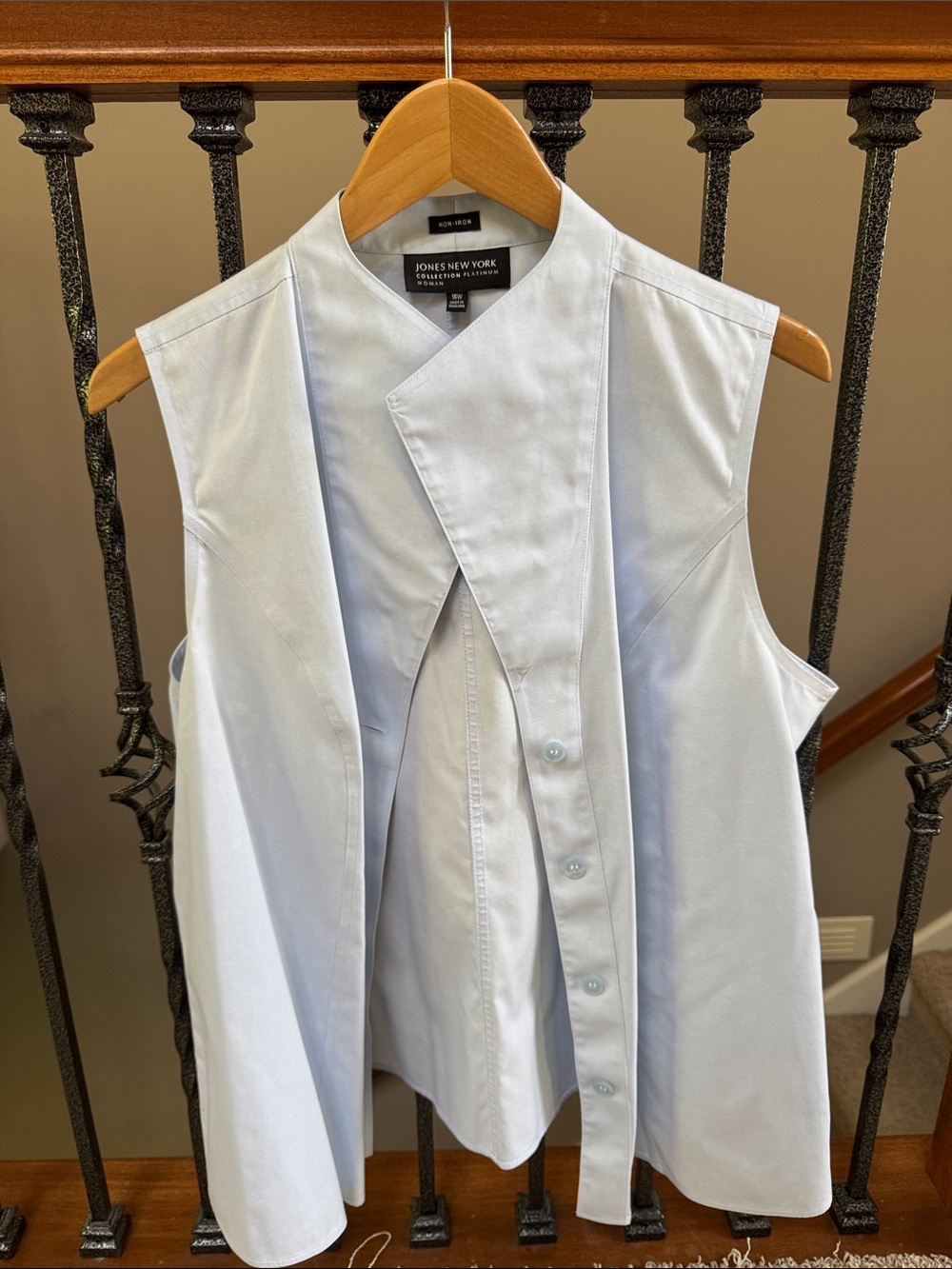 Jones New York Pale Blue Sleeveless Button-Front Top